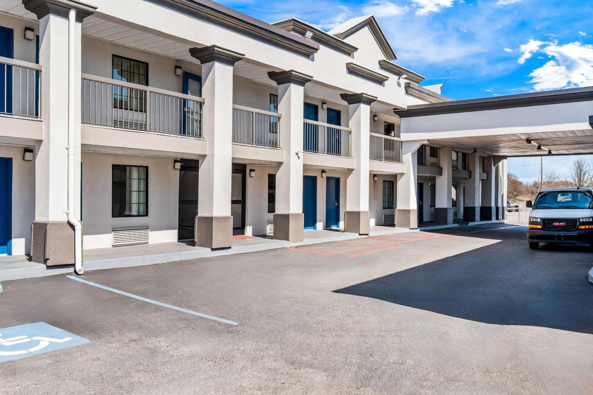 Motel 6 Lester - Philadelphia Airport Exterior photo